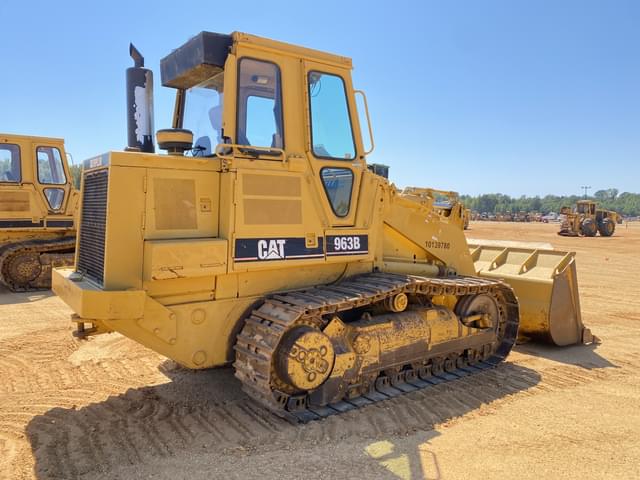 Image of Caterpillar 963B equipment image 2