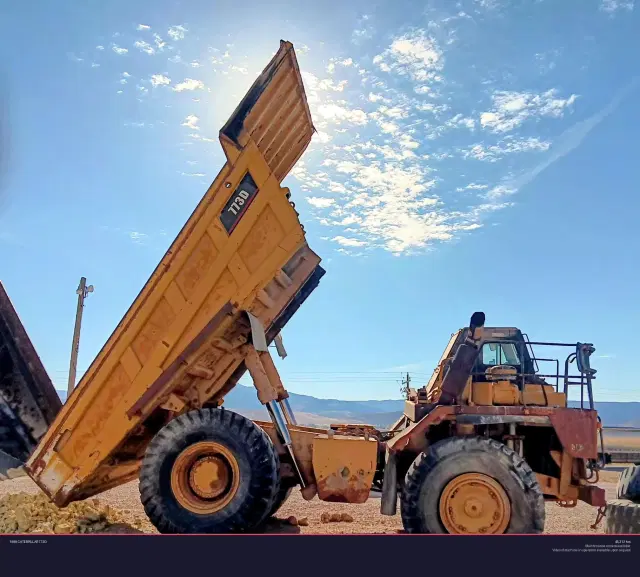 Image of Caterpillar 773D equipment image 3