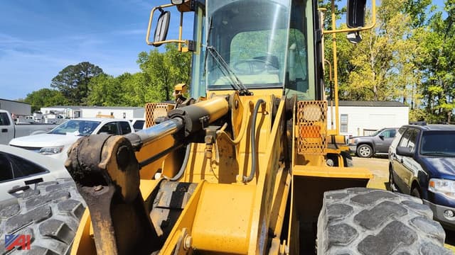 Image of Caterpillar 924F equipment image 2