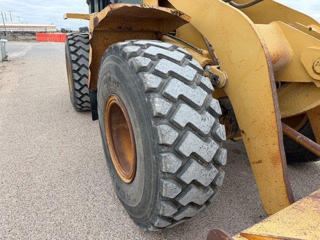 Image of Caterpillar 938G equipment image 3