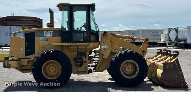Image of Caterpillar 938G equipment image 3