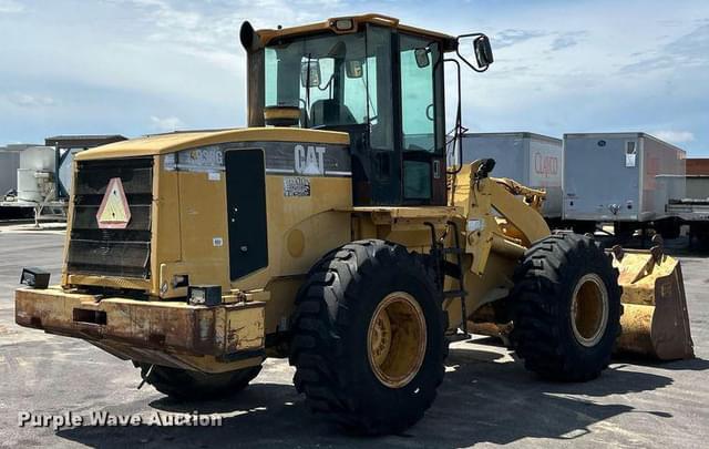 Image of Caterpillar 938G equipment image 4