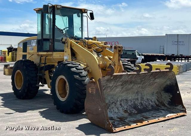 Image of Caterpillar 938G equipment image 2