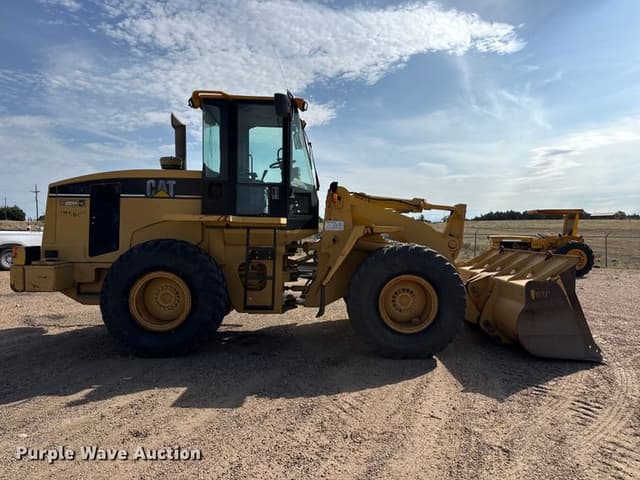 Image of Caterpillar 938G equipment image 3