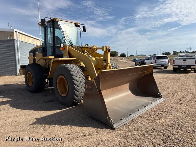 Image of Caterpillar 938G equipment image 2