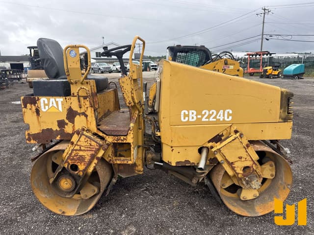 Image of Caterpillar CB224C equipment image 3