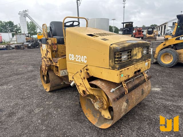 Image of Caterpillar CB224C equipment image 2