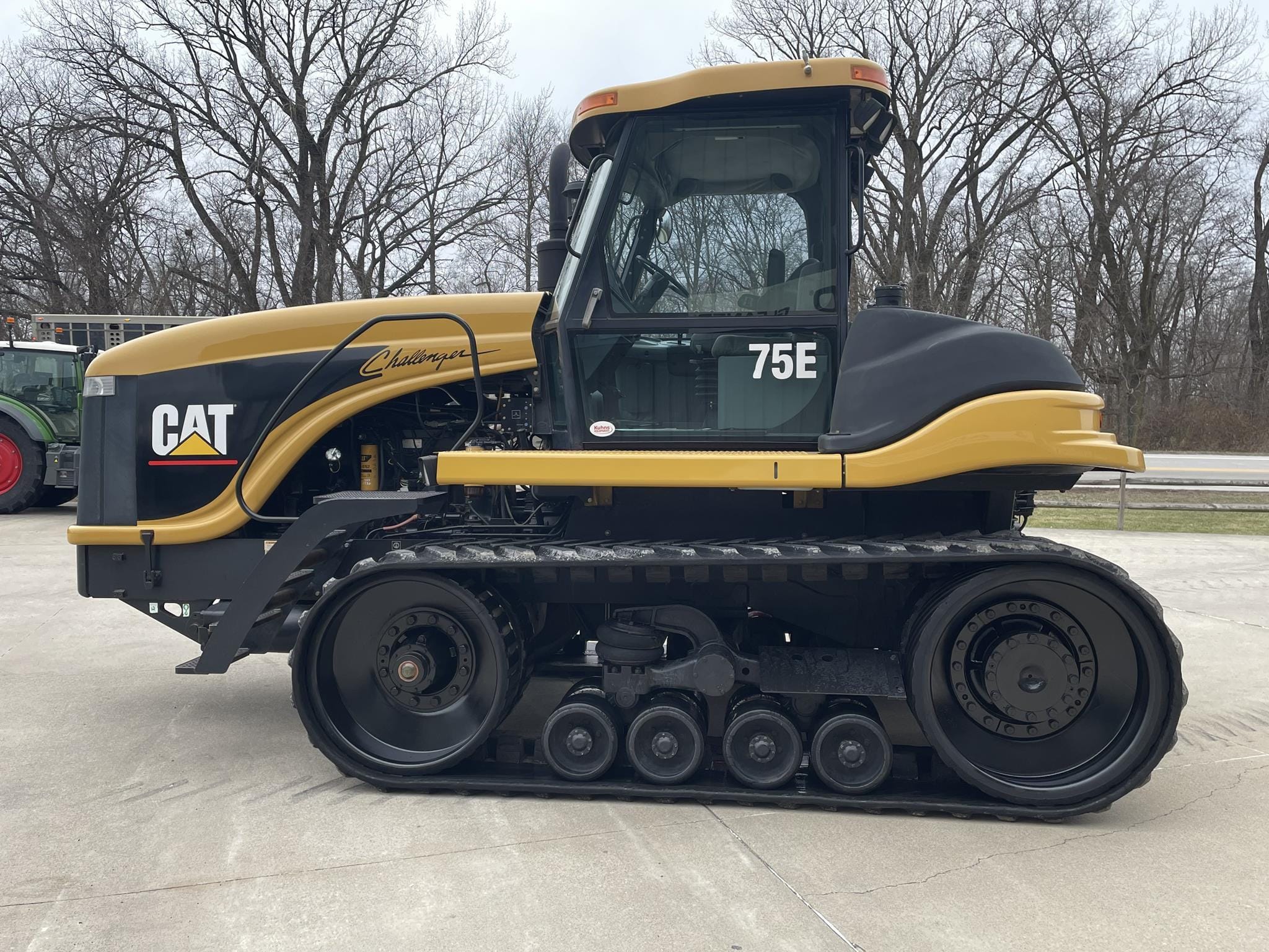 1998 Challenger 75E Equipment Image0