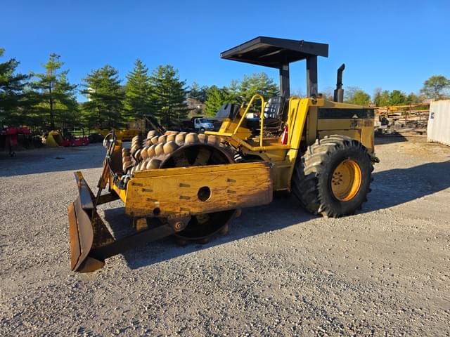 Image of Caterpillar CP-563C equipment image 4