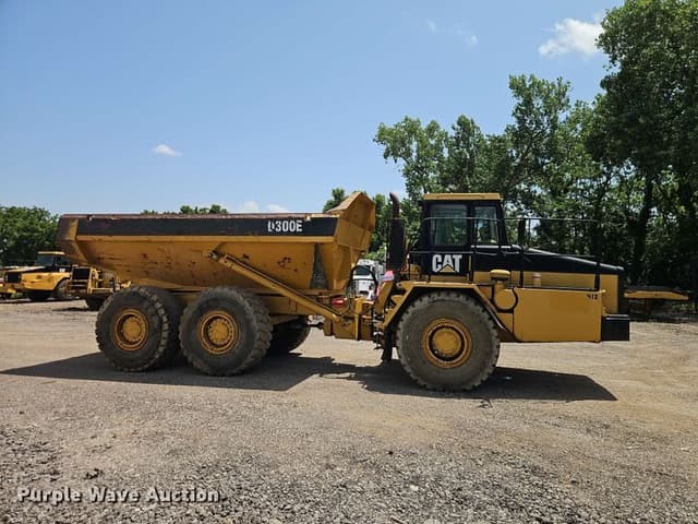 Image of Caterpillar D300E equipment image 3