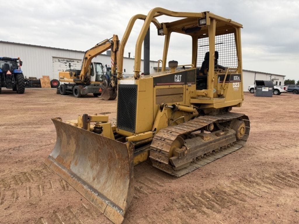 1998 Caterpillar D3C XL Equipment Image0