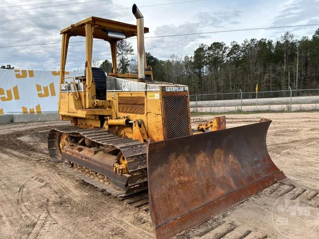 Image of Caterpillar D4C equipment image 2