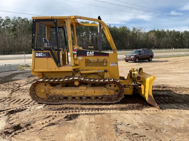 Image of Caterpillar D4C equipment image 3