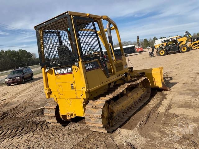 Image of Caterpillar D4C equipment image 4