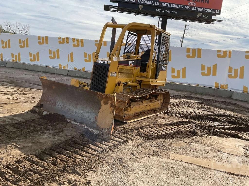 1998 Caterpillar D4C Equipment Image0