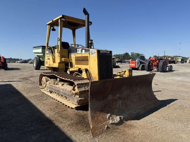 Image of Caterpillar D4C equipment image 3