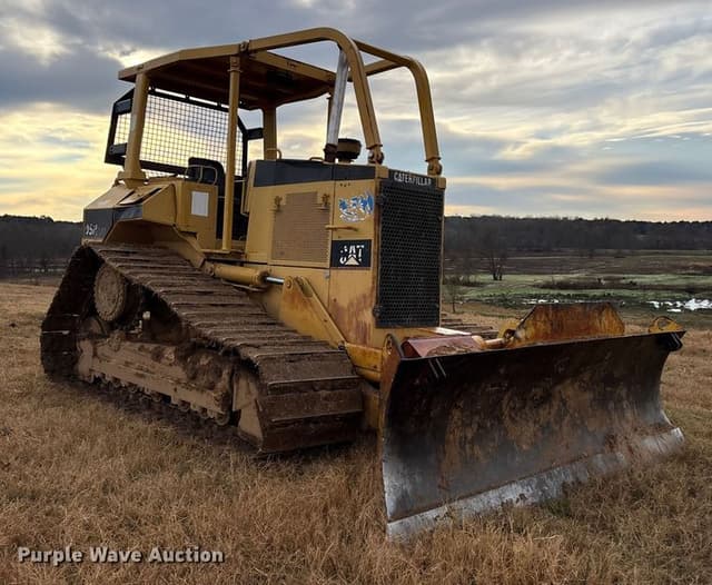 Image of Caterpillar D5M LGP equipment image 2