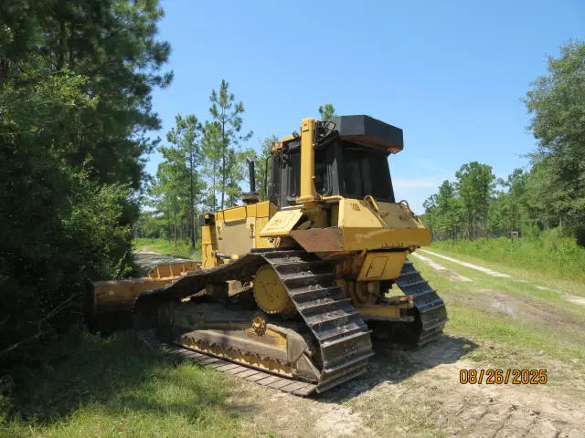 Image of Caterpillar D6M LGP equipment image 4