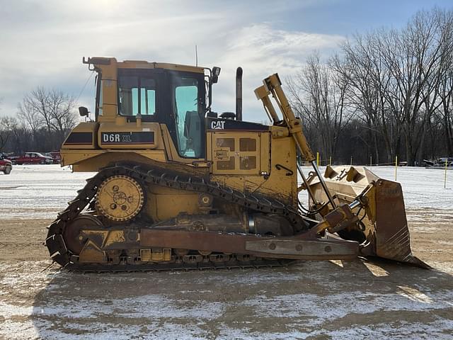 Image of Caterpillar D6R XL equipment image 3