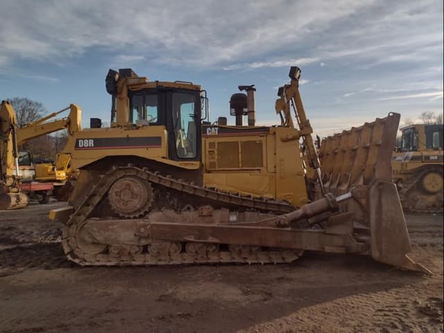 Image of Caterpillar D8R equipment image 2
