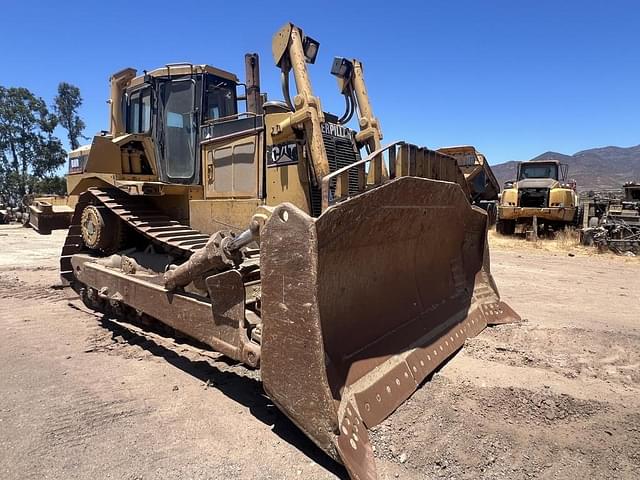 Image of Caterpillar D8R equipment image 3