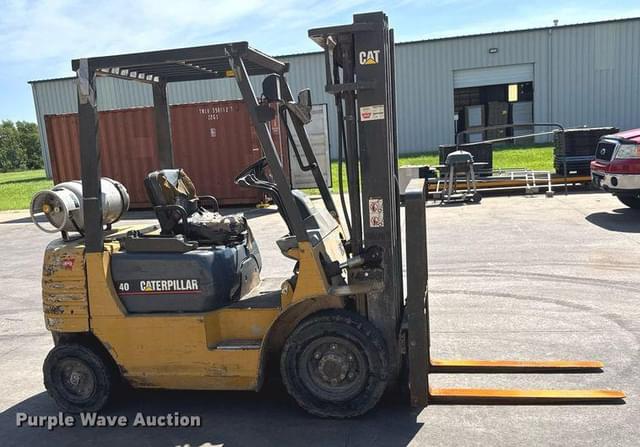 Image of Caterpillar 40 equipment image 3