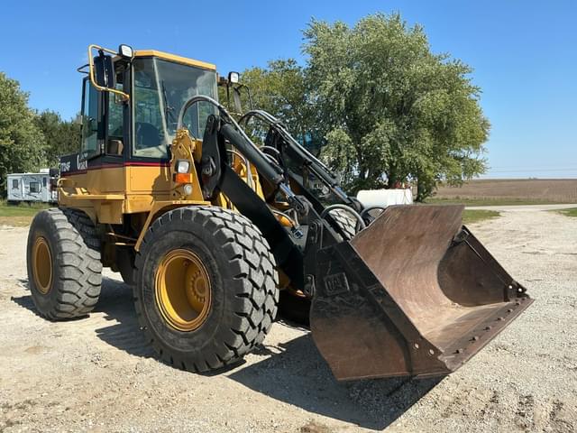 Image of Caterpillar IT24F equipment image 2