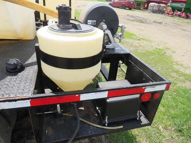 Image of Chevrolet 3500 equipment image 3