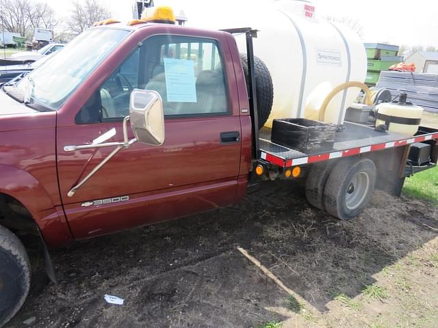 Image of Chevrolet 3500 equipment image 1
