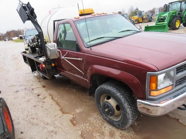 Image of Chevrolet 3500 equipment image 2