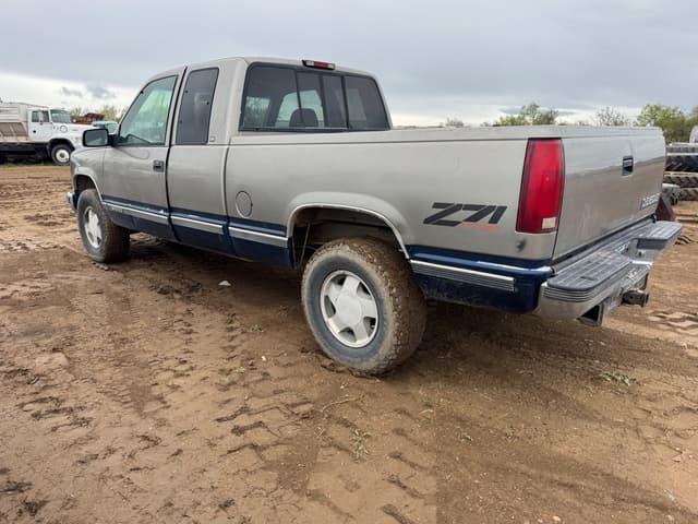 Image of Chevrolet 1500 equipment image 3