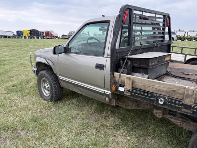 Image of Chevrolet 2500 equipment image 4