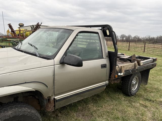 Image of Chevrolet 2500 equipment image 2