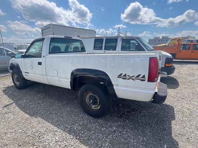 Image of Chevrolet 2500 equipment image 1