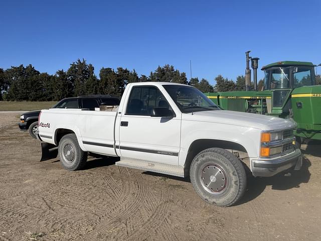 Image of Chevrolet 2500 equipment image 1