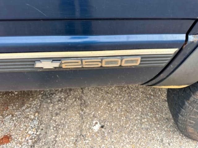 Image of Chevrolet 2500 equipment image 3