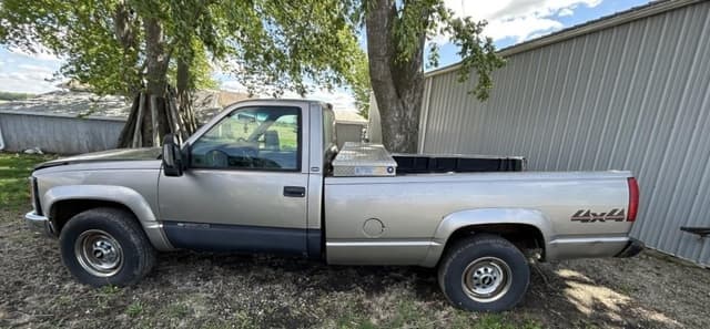 Image of Chevrolet 2500 equipment image 1