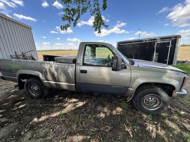 Image of Chevrolet 2500 equipment image 2