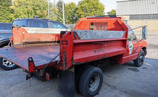 Image of Chevrolet 3500 equipment image 4