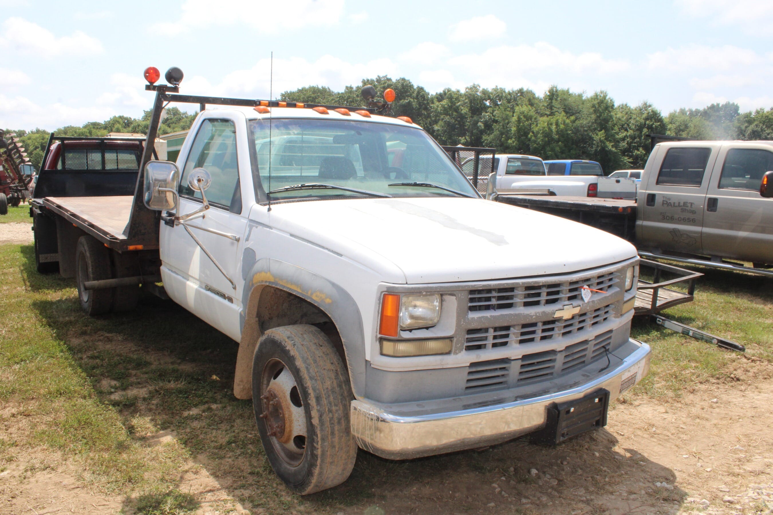 1998 Chevrolet 3500HD Equipment Image0