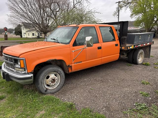 Image of Chevrolet 3500 equipment image 2