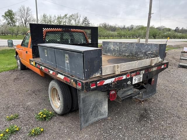 Image of Chevrolet 3500 equipment image 3