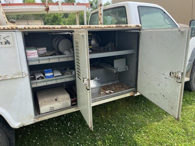 Image of Chevrolet 3500 equipment image 2