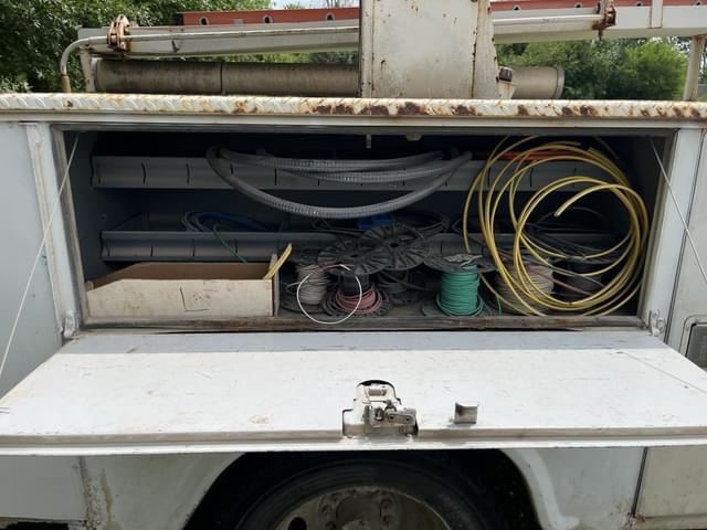 Image of Chevrolet 3500 equipment image 3