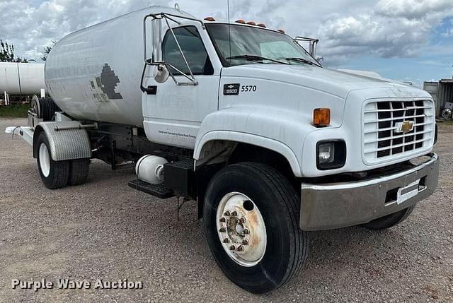 Image of Chevrolet C7500 equipment image 2