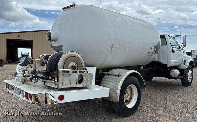 Image of Chevrolet C7500 equipment image 4
