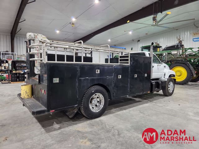 Image of Chevrolet C7500 equipment image 3