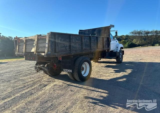 Image of Chevrolet C7500 equipment image 2