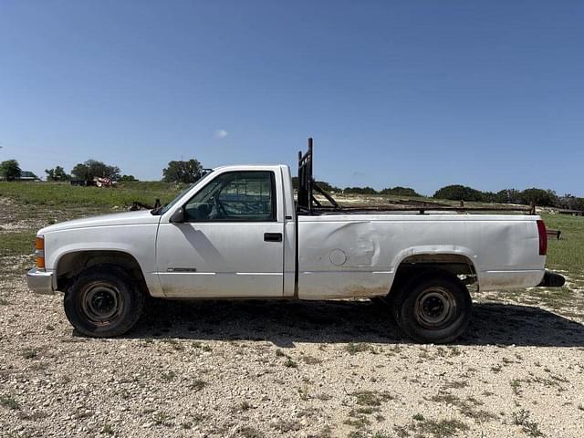 Image of Chevrolet Cheyenne 2500 equipment image 1