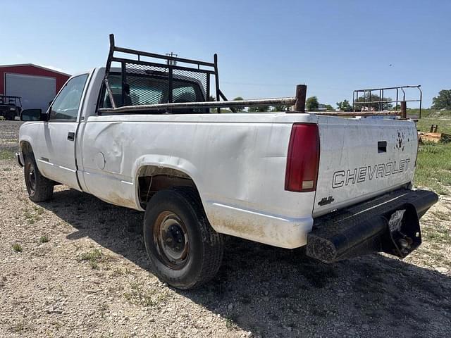 Image of Chevrolet Cheyenne 2500 equipment image 2